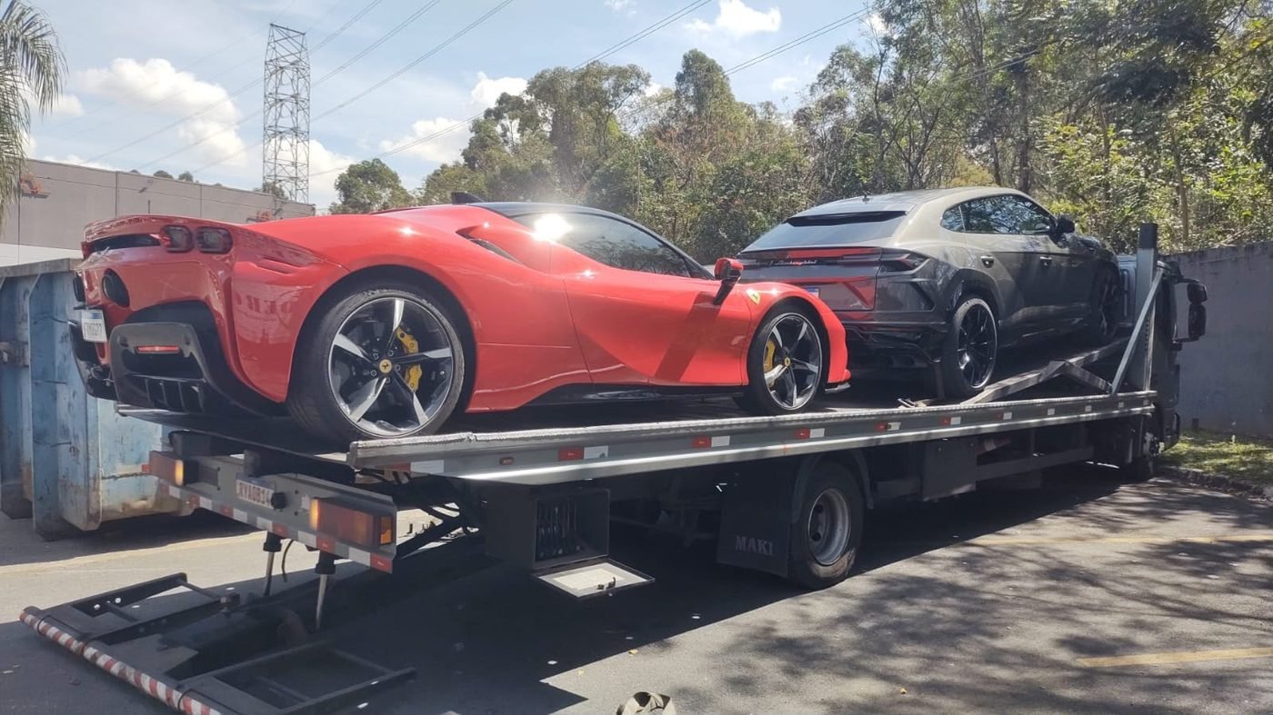 Ferraris chegando em cegonha