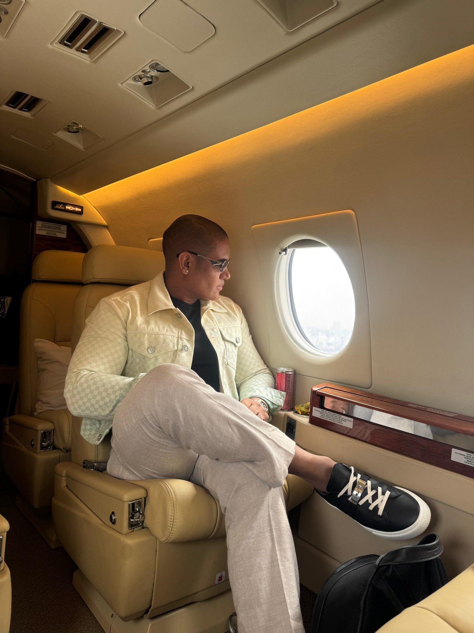 Matheus Ventura a bordo de jato executivo